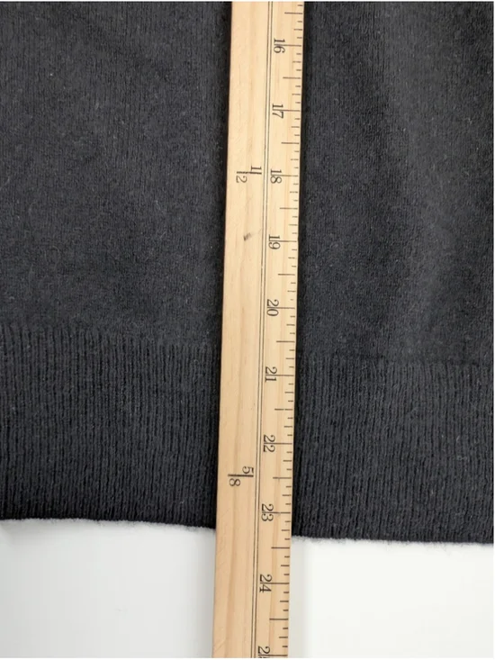 NWT Quince Mongolian Cashmere Crewneck Sweater Size Small Black Classic Preppy - Picture 10 of 10